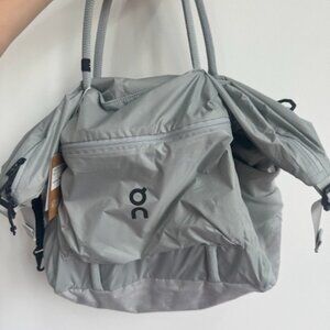 NWT – On Running Track Pack 35L Lite – Glacier (SOLD OUT ONLINE)